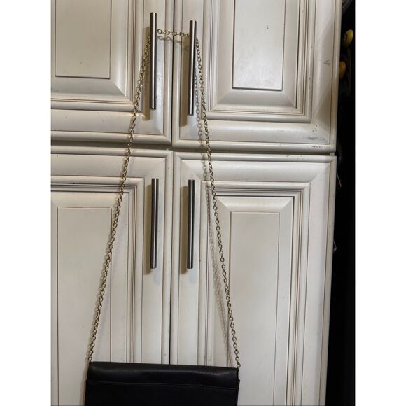 Guess Women's Faux Leather Chain Strap Bella Travel Clutch Black OS NWOT - Picture 9 of 11